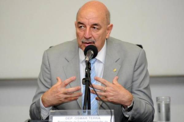 Ministro Osmar Terra critica mudança proposta pelo governo em benefícios sociais