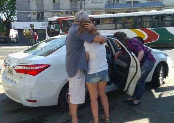 Família de argentinos esquece filha em posto de combustível 