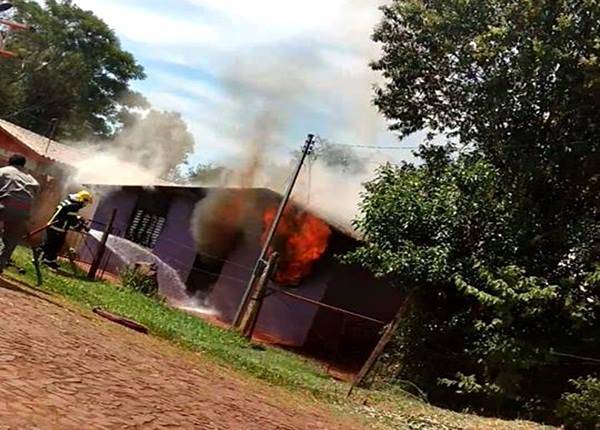 Residência sofre danos em virtude de incêndio, em São Luiz Gonzaga