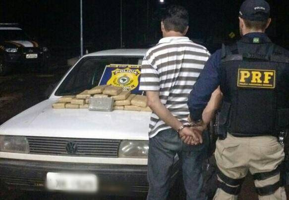 Homem é preso dirigindo bêbado e transportando 20 kg de maconha na BR-285, em São Borja