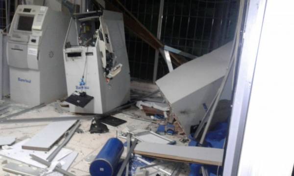 Bandidos explodem caixas eletrônicos do Banrisul de Coronel Bicaco