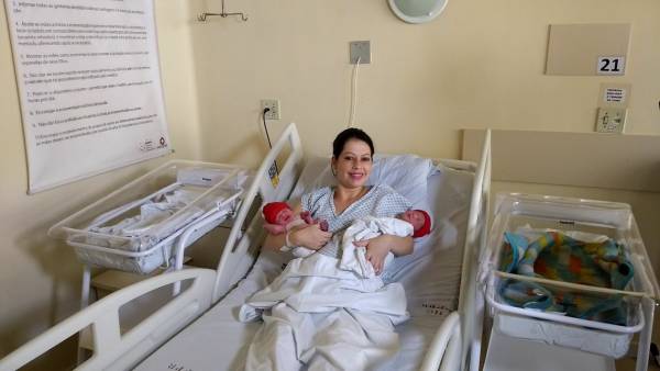 Com parto na virada, gêmeos nascem em anos diferentes