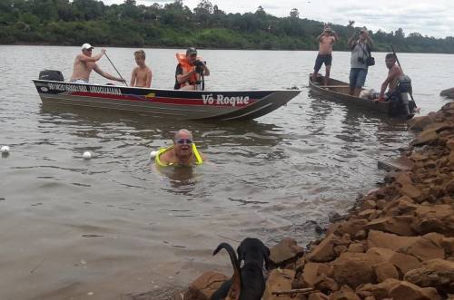 Morador de Boa Vista do Buricá de 76 anos atravessa o Rio Uruguai nadando