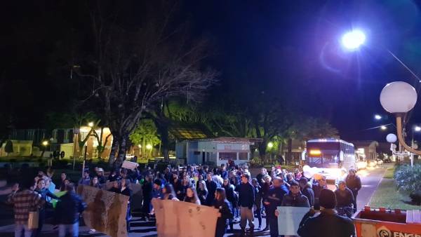 Manifestação tomou as ruas centrais do município de Santo Augusto