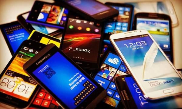 Anatel começa domingo processo de bloqueios de celulares irregulares
