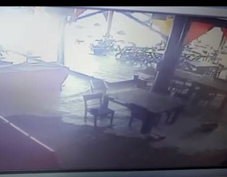 VÍDEO: tanque com chope explode dentro de lanchonete em Santa Catarina
