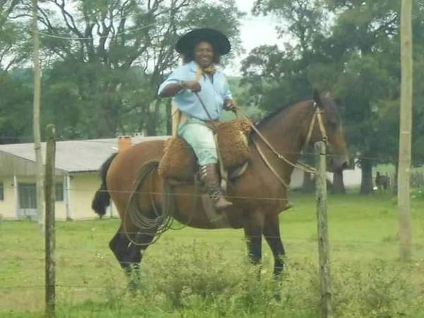 Trovador Gilmar Lima morre atingido por raio enquanto cavalgava no Uruguai