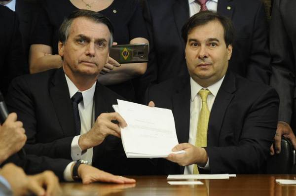 Bolsonaro entrega ao Congresso proposta da reforma da Previdência