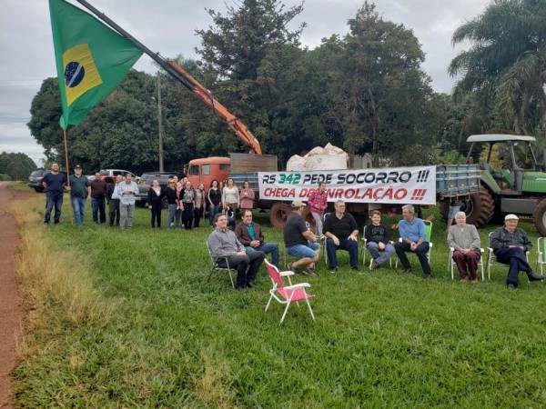 Moradores de Esquina Araújo reclamam de buracos na ERS 342