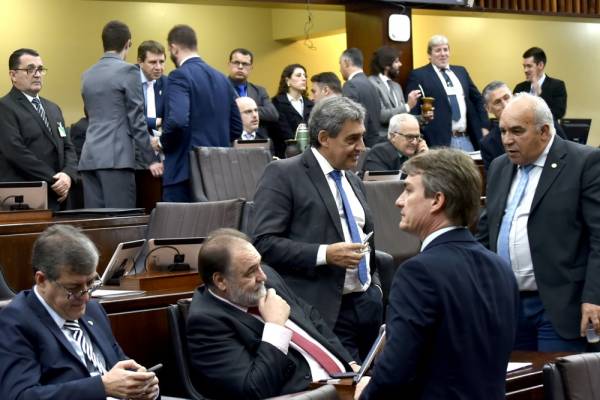 Reajuste de 3,4% no salário mínimo regional do RS é aprovado na Assembleia
