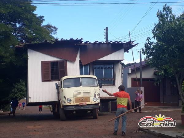 Casa do saudoso taxista Abrão é transportada para Independência