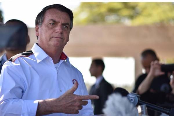 Bolsonaro sanciona projeto que amplia posse de arma na propriedade rural