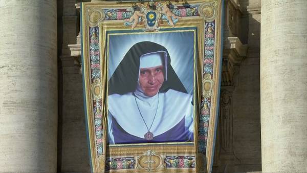 Irmã Dulce é canonizada e se torna primeira santa brasileira