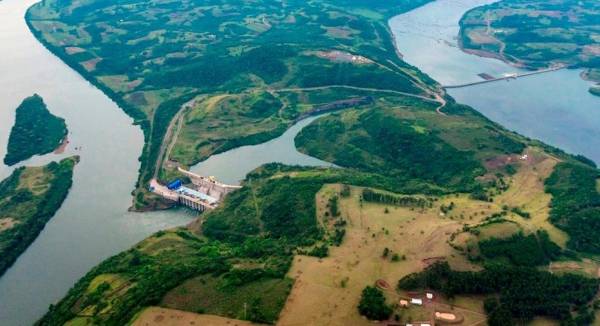 Hidrelétrica reduz geração de energia com a baixa vazão do rio Uruguai