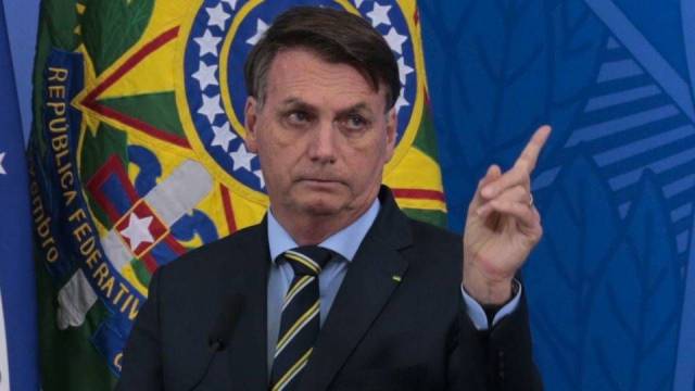 Bolsonaro sanciona socorro a estados e municípios e proíbe reajuste a servidores até 2021