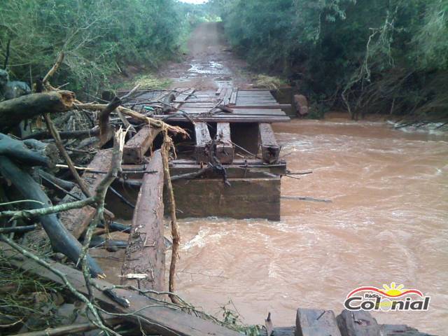Nível da água no Rio Santa Rosa diminui e ponte aparece avariada