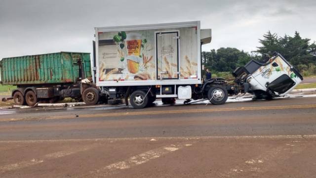 Grave acidente envolveu dois caminhões na BR-468, no trevo de acesso a Humaitá