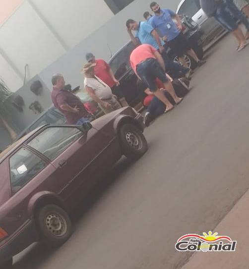 Mulher é atropelada na faixa de pedestres por veículo no Centro de Três de Maio
