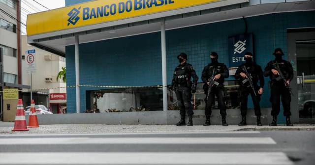 Cinco suspeitos de envolvimento em assalto a banco em Criciúma são presos no RS