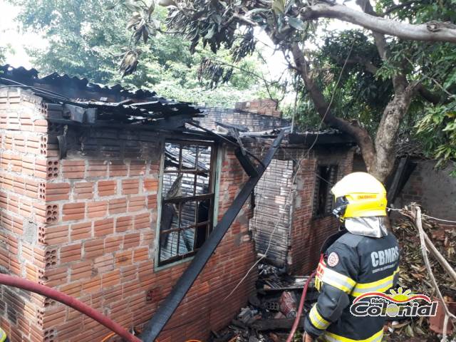 Incêndio destrói residência no bairro Pró-Morar em Três de Maio