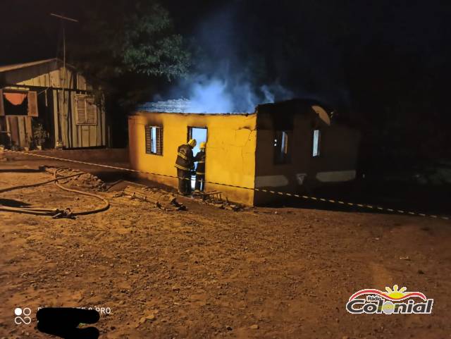 Homem morre carbonizado em incêndio em residente no interior de Porto Mauá