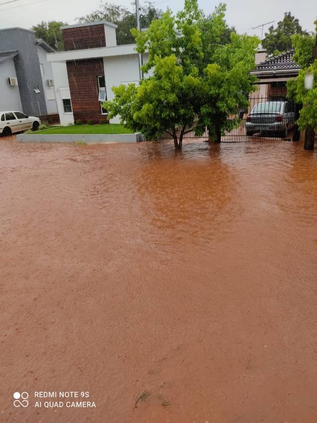 Chuva torrencial alaga casas, ruas e estradas em Boa Vista do Buricá
