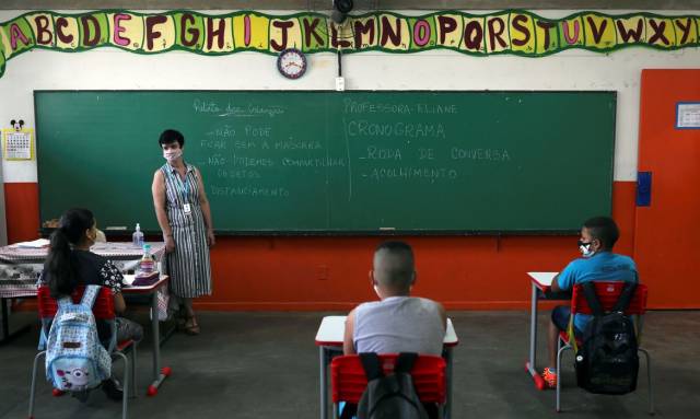Governo do RS revoga limite de alunos por sala de aula em aulas presenciais