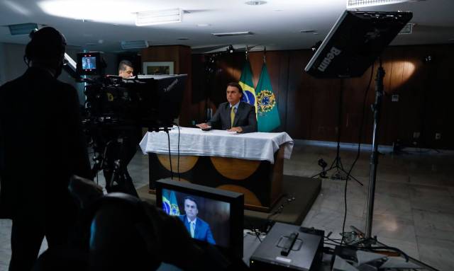 Bolsonaro diz em pronunciamento que 2021 será o ano da vacinação