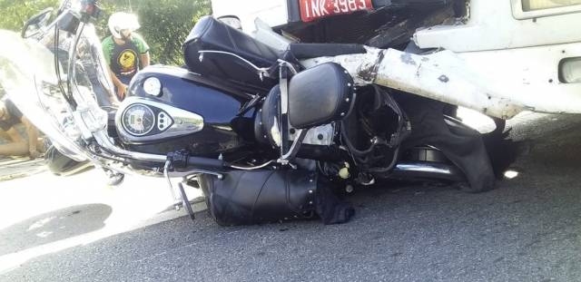 MP denuncia motorista de carreta que arrastou moto por 32 quilômetros na BR-101 em SC