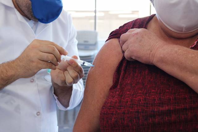 Prefeitura de Três de Maio vai distribuir senhas na vacinação desta quinta-feira