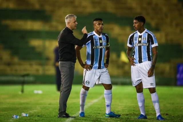 Grêmio vence Ypiranga, termina como líder e enfrenta o Caxias na semifinal do Gauchão