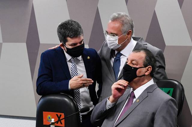 CPI aprova convocação de ministros da Saúde de Bolsonaro e de diretor da Anvisa