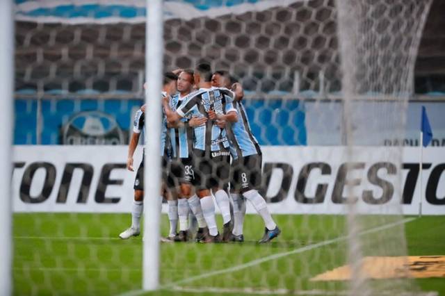 Em ritmo de treino, Grêmio goleia o Aragua pela Sul-Americana