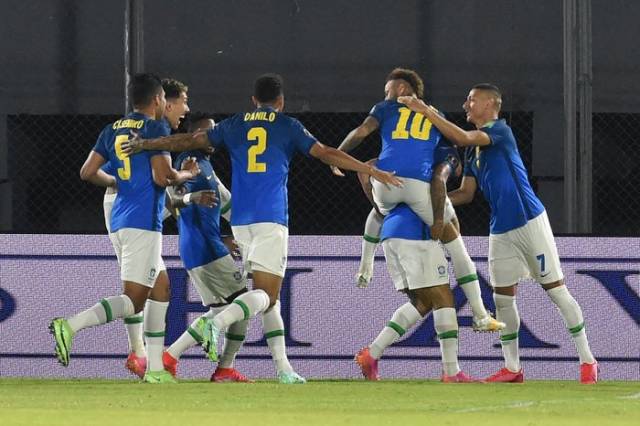 Com gols de Neymar e Paquetá, Brasil vence Paraguai, mantém 100% e quebra sequência histórica
