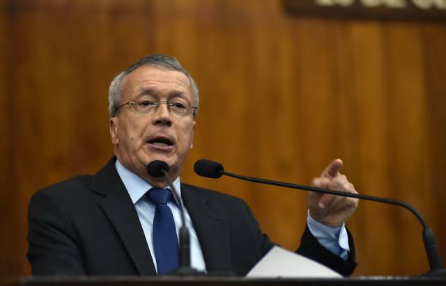 Eduardo Leite sanciona projeto que extingue pensão dos ex-governadores