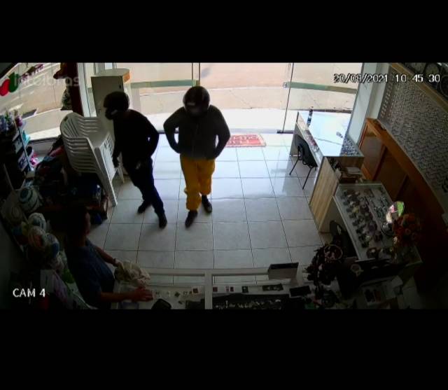 VÍDEO; ladrões assaltam relojoaria em Nova Candelária