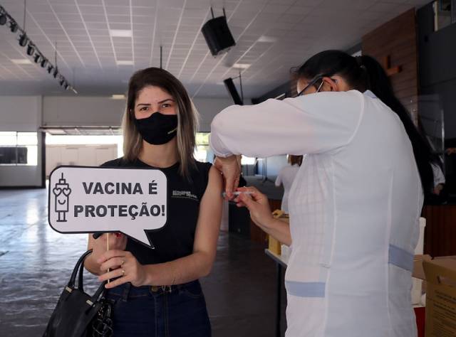 Três de Maio vacina adolescentes de 17 anos sem comorbidades na sexta