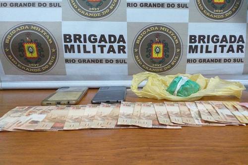 Brigada Militar prende dupla por tráfico de drogas em Três de Maio