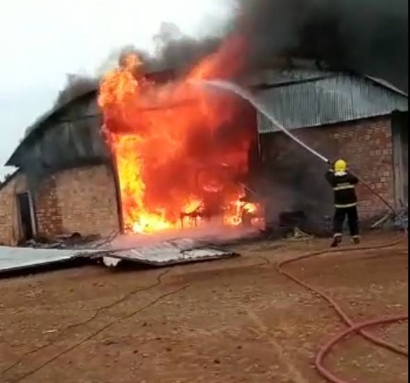 Incêndio deixou grande destruição e enorme prejuízo para família inhacorense
