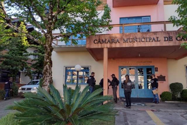Polícia Civil prende presidente da Câmara de Canela e secretário de Obras em investigação sobre suposto desvio de verbas