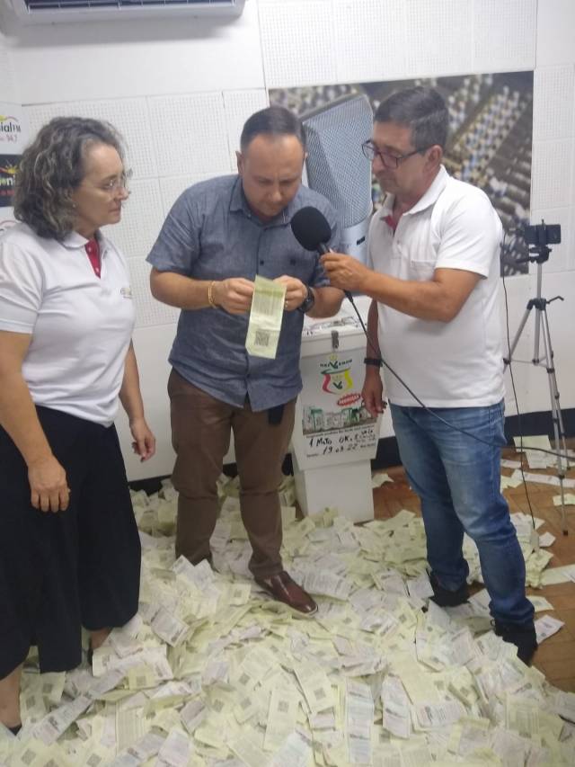 Rádio Colonial e Super Benedetti contemplam nove pessoas no sorteio de R$ 5 mil em dinheiro