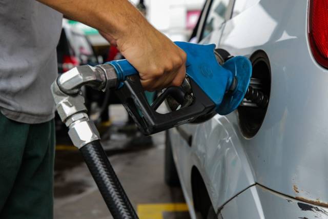 Preços da gasolina e do etanol recuam na primeira semana de 2022