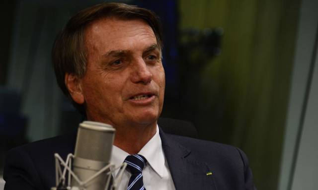 Bolsonaro oficializa reajuste de 33,23% para professores da educação básica