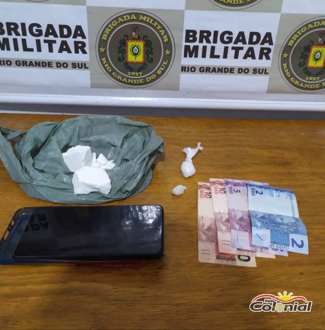 Brigada Militar prende duas pessoas por tráfico de drogas em abordagem na RS 342, em Três de Maio