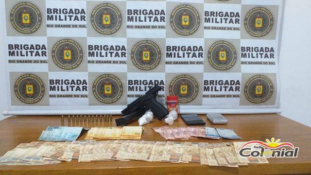 Homem é preso pela Brigada Militar por tráfico de drogas, em Três de Maio