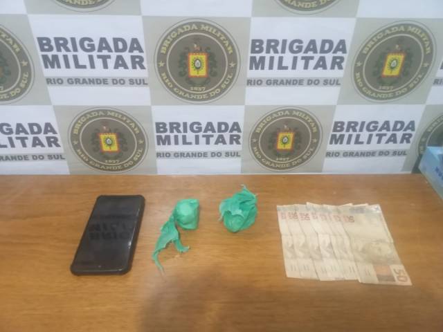 Brigada Militar prende jovem com cocaína, em Três de Maio