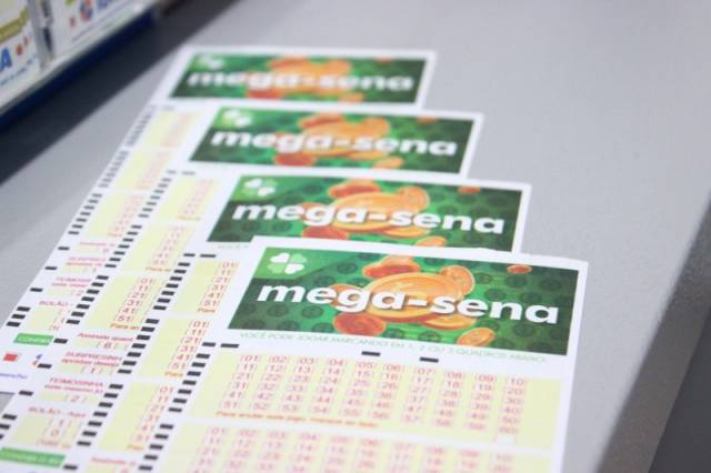 Mega Sena acumula e pode pagar R$ 120 milhões no próximo sorteio; confira os resultados deste sábado