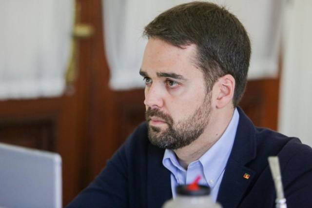 Eduardo Leite decide abrir mão da pensão paga a ex-governadores