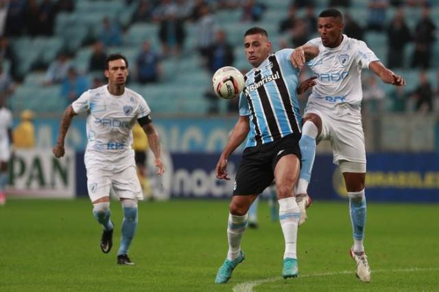 Grêmio vence Londrina na Arena e se firma no G-4