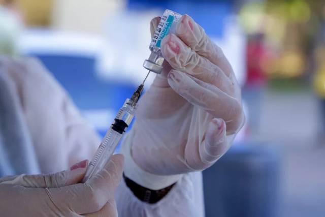 Vacinação contra a gripe e a Covid ocorre nesta terça-feira